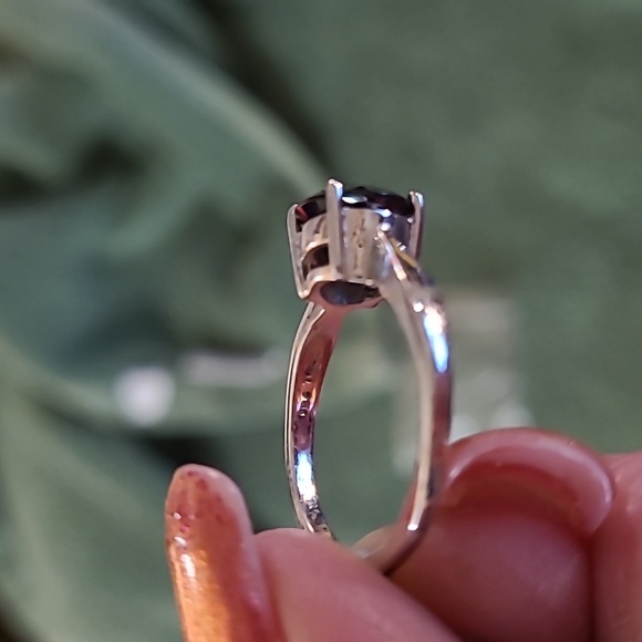 RING - Picture 4 of 6
